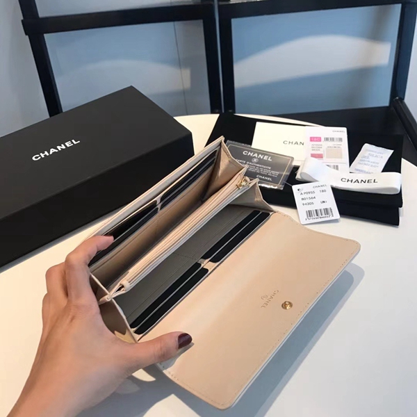 シャネル財布全体デザイン